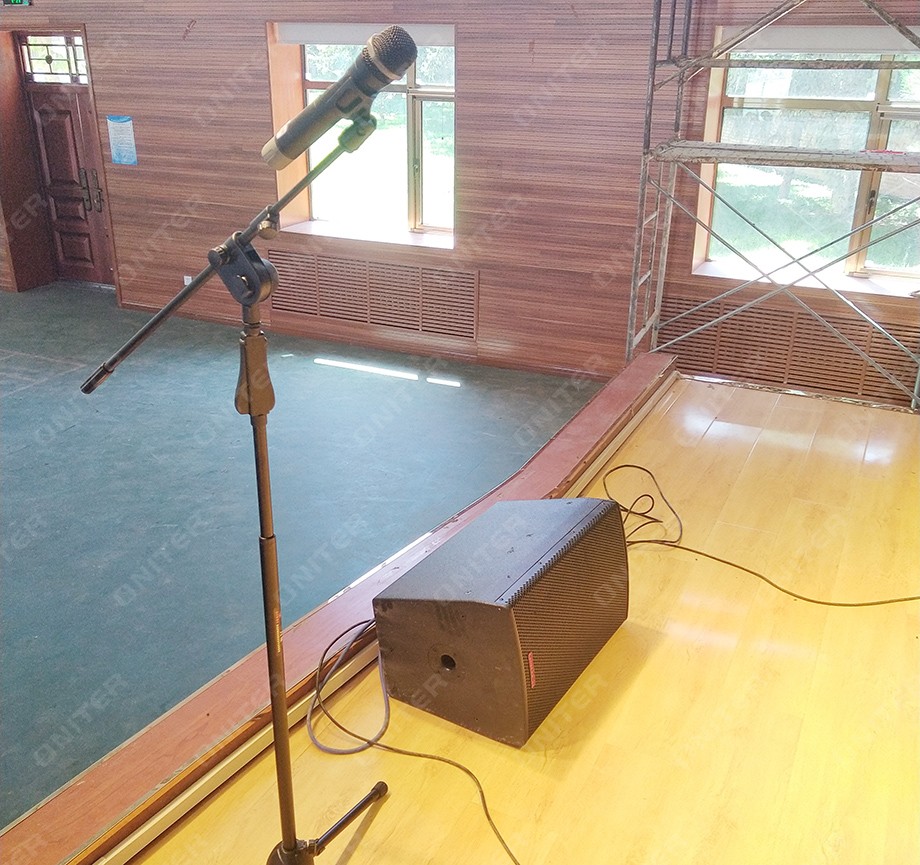 6、ONITER無線話筒和返聽音箱.jpg