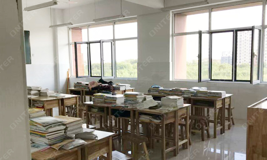 2、山東省濱州市惠民縣第三中學(xué)教室一角.jpg