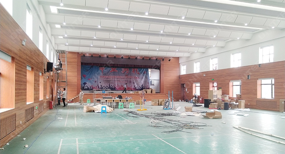 3、多功能廳擴聲系統施工現場.jpg 3、多功能廳擴聲系統施工現場.jpg