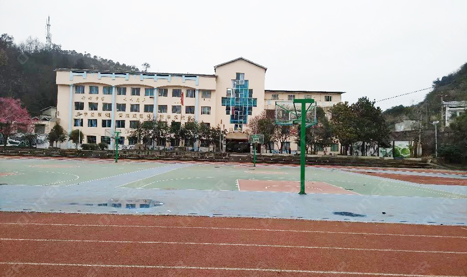 5、貴州綏陽縣城關中學籃球場.jpg