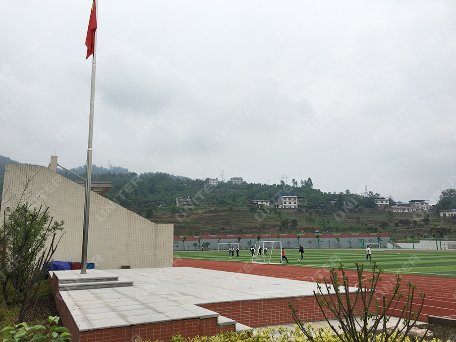 第一中學(xué)運(yùn)動場升旗臺.jpg