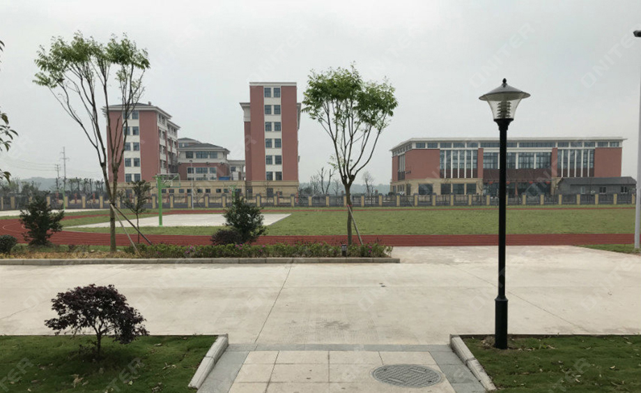第二小學(xué)運(yùn)動(dòng)場.jpg