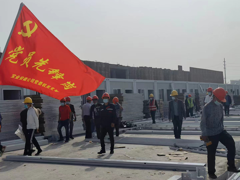 五河縣方艙醫院施工現場.jpg
