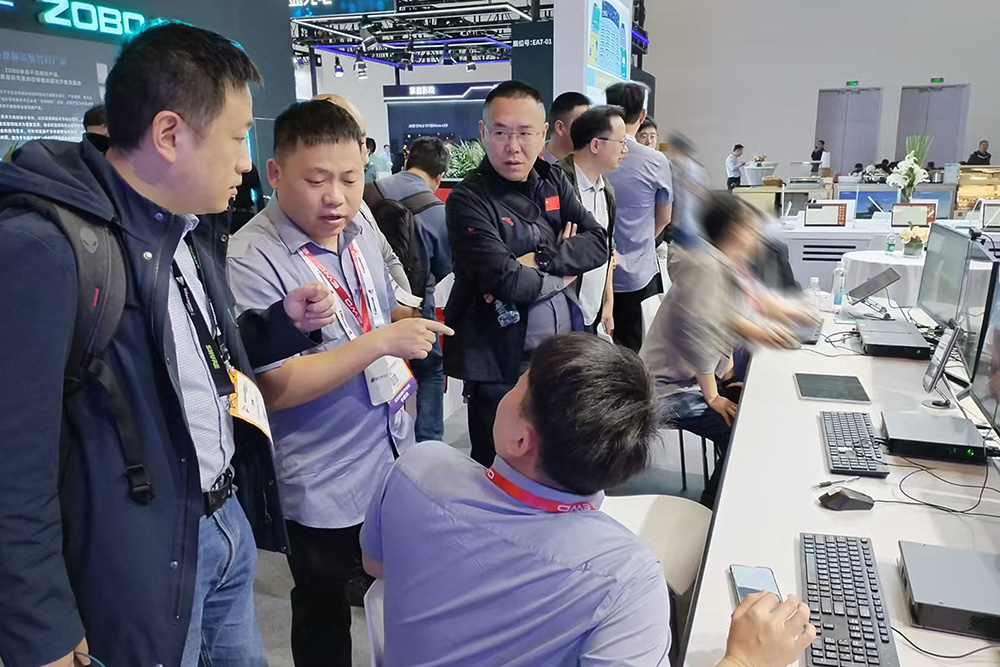 infocomm現場盛況5.jpg